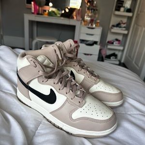 Dunk High Fossil 
Size 8.5 in women’s